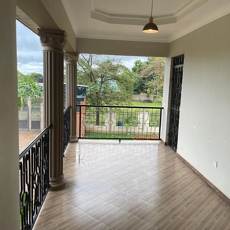 The Golden Suite Apartment Аруша Экстерьер фото